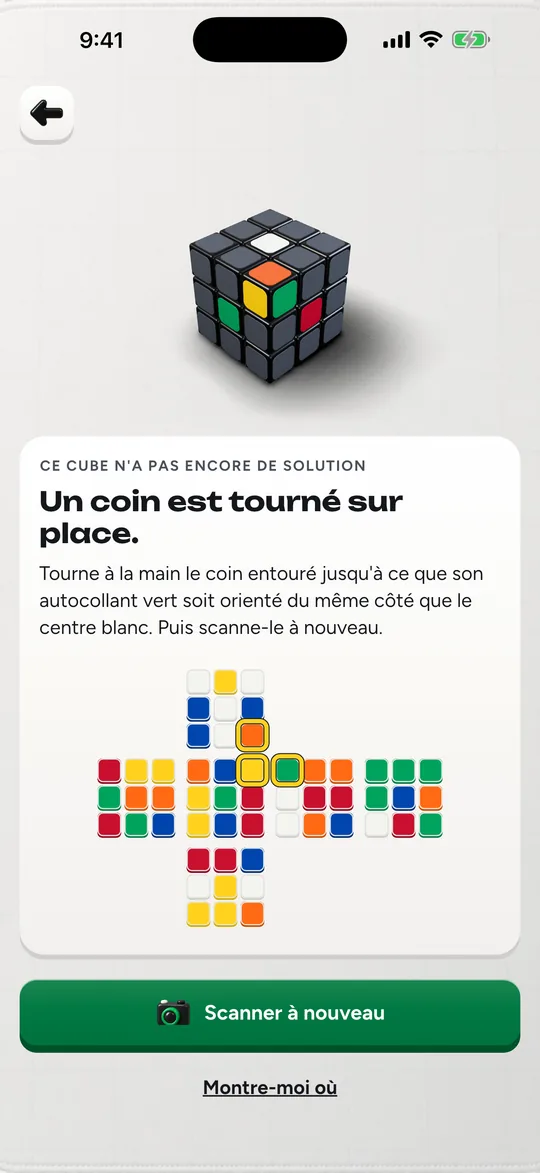 Cubofix explique qu'un coin est tourné sur place et le montre sur le cube 3D et sur le patron