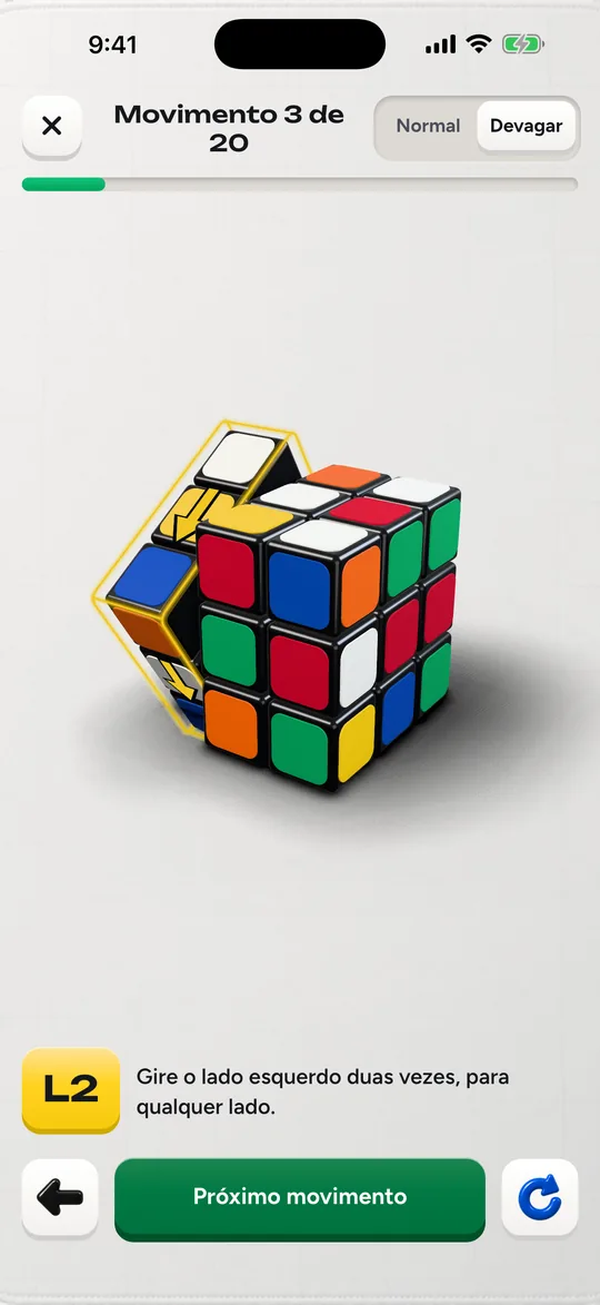 O guia do Cubofix mostra um movimento no cubo 3D, na notação e em palavras